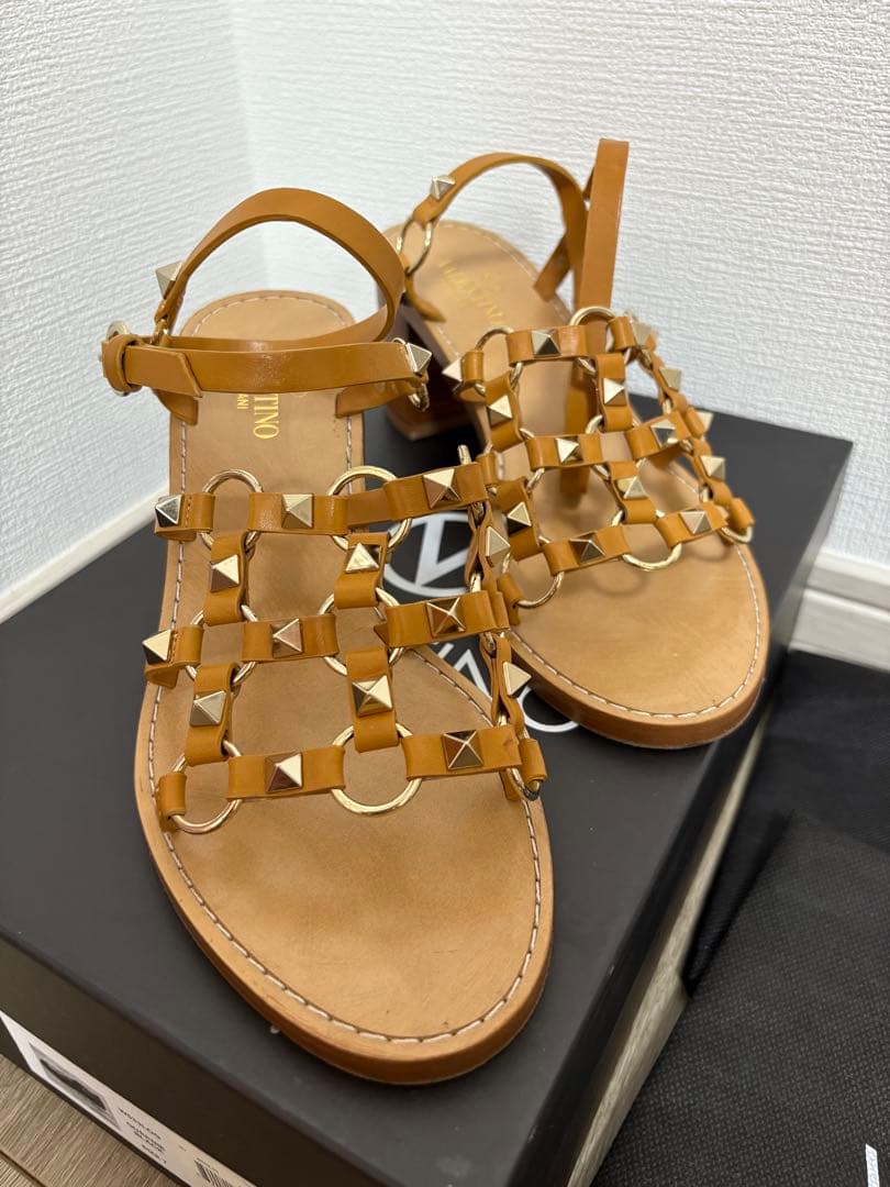 VALENTINO ロックスタッズ サンダル 37 24cm ヴァレンティノ